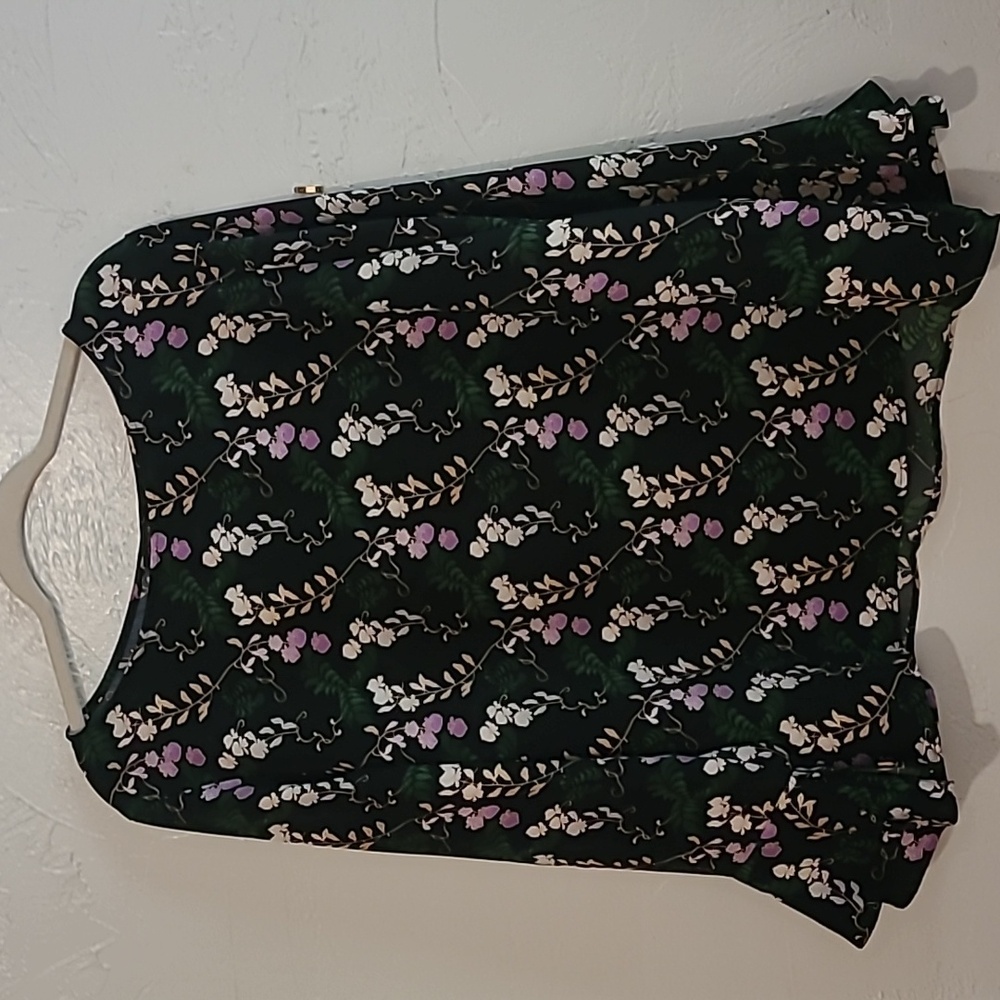 Ann Taylor Black floral shirt scoop neck bell split level sleeves